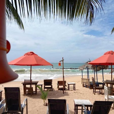 Blue Horizon Beach Hotel Тангале Екстериор снимка