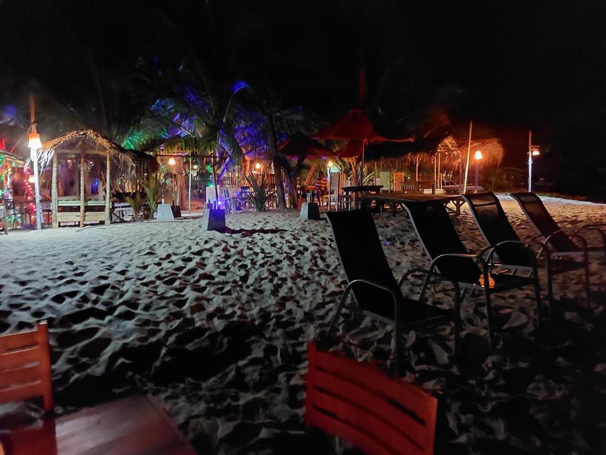 Blue Horizon Beach Hotel Тангале Екстериор снимка