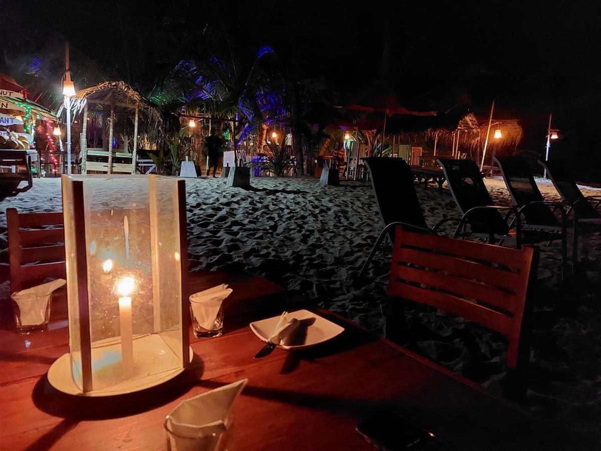 Blue Horizon Beach Hotel Тангале Екстериор снимка