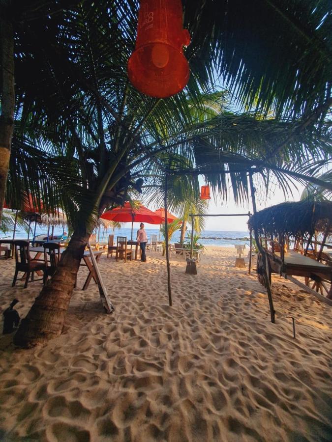 Blue Horizon Beach Hotel Тангале Екстериор снимка
