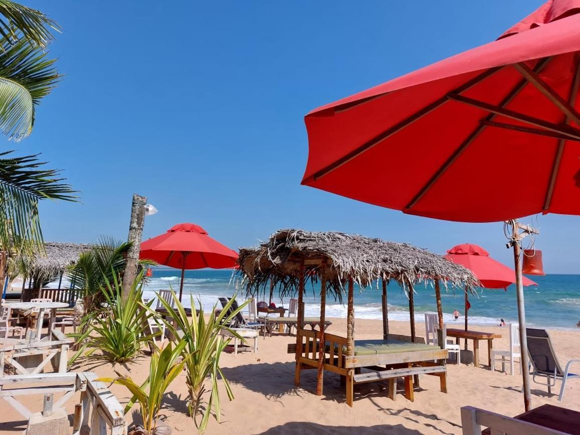 Blue Horizon Beach Hotel Тангале Екстериор снимка