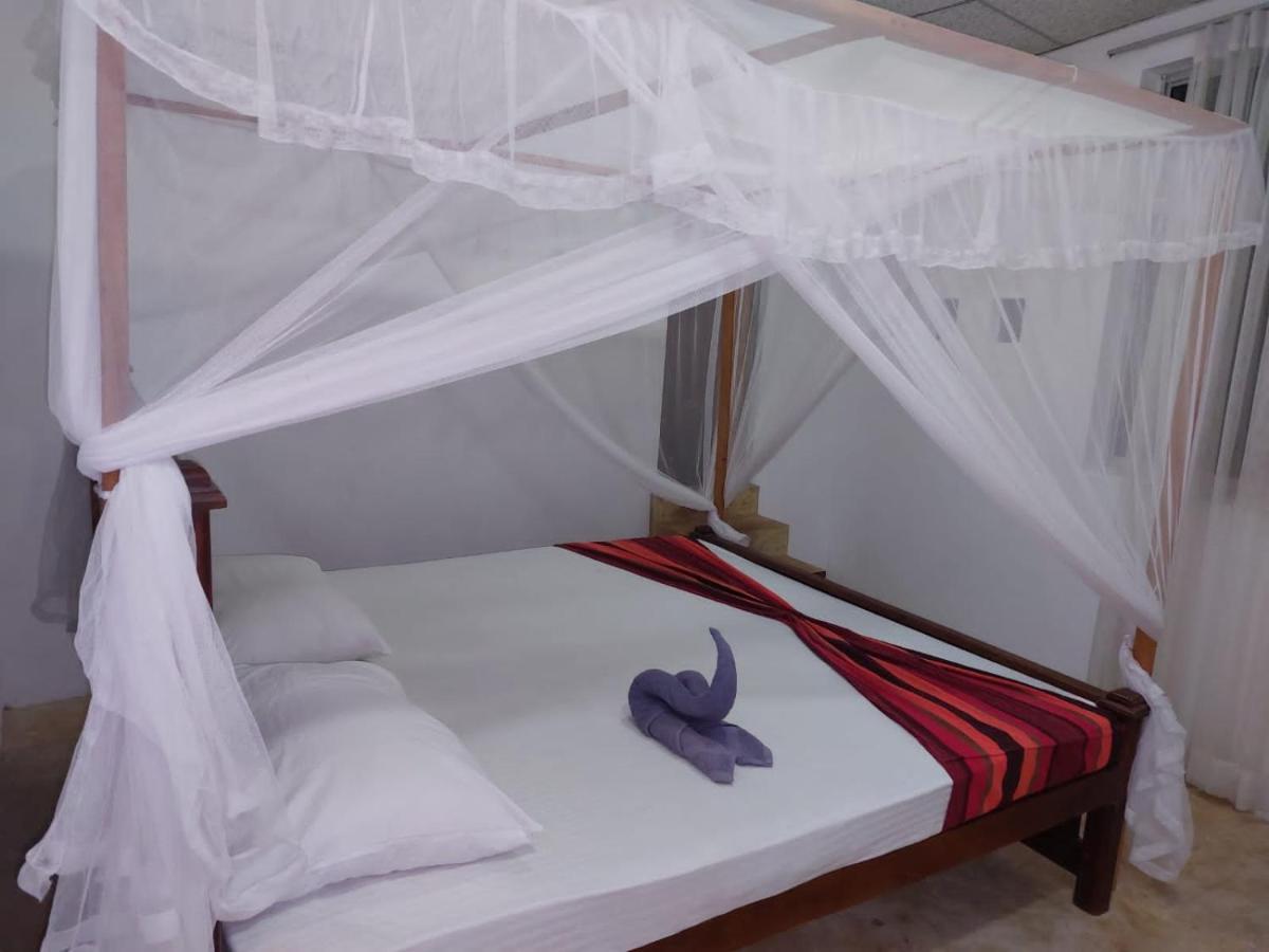 Blue Horizon Beach Hotel Тангале Екстериор снимка