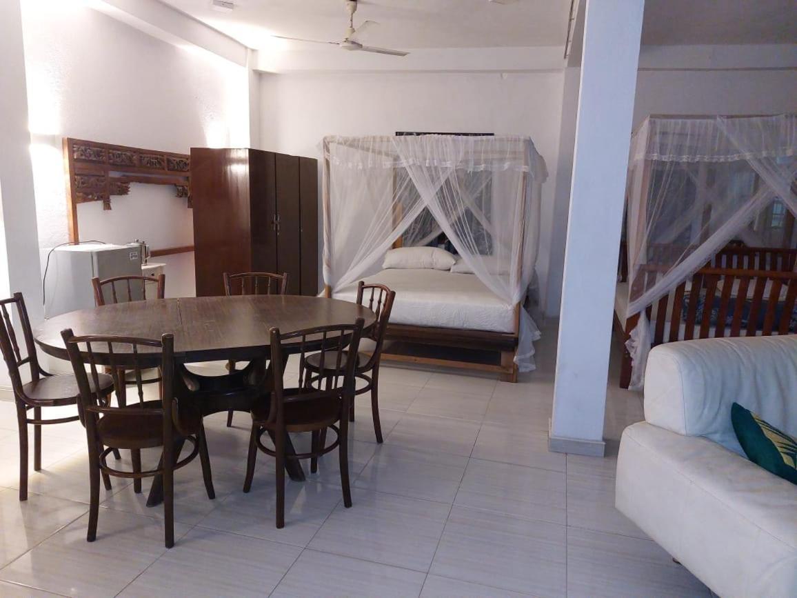 Blue Horizon Beach Hotel Тангале Екстериор снимка