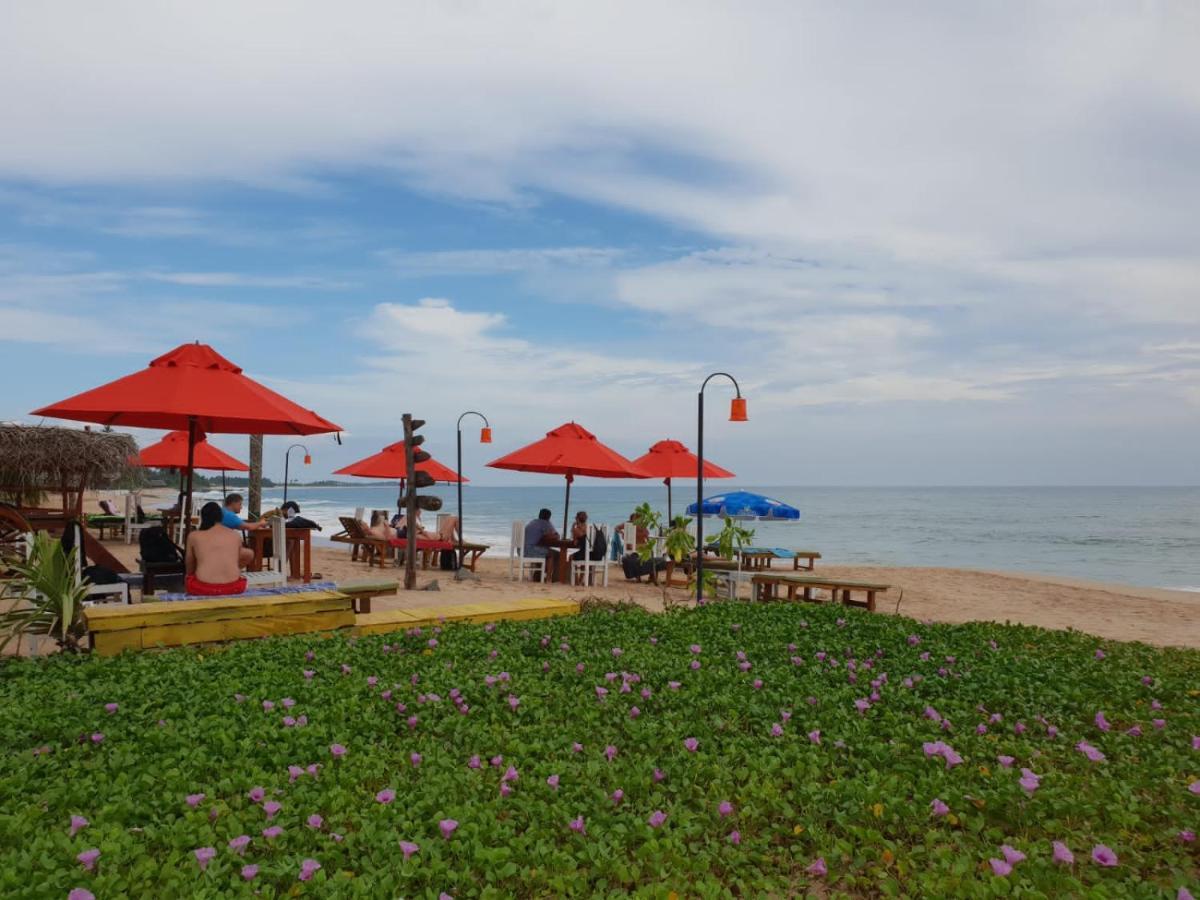 Blue Horizon Beach Hotel Тангале Екстериор снимка
