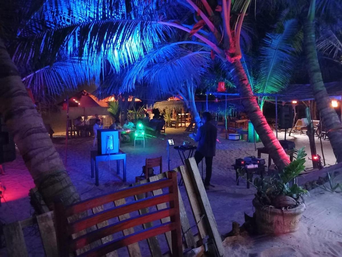 Blue Horizon Beach Hotel Тангале Екстериор снимка
