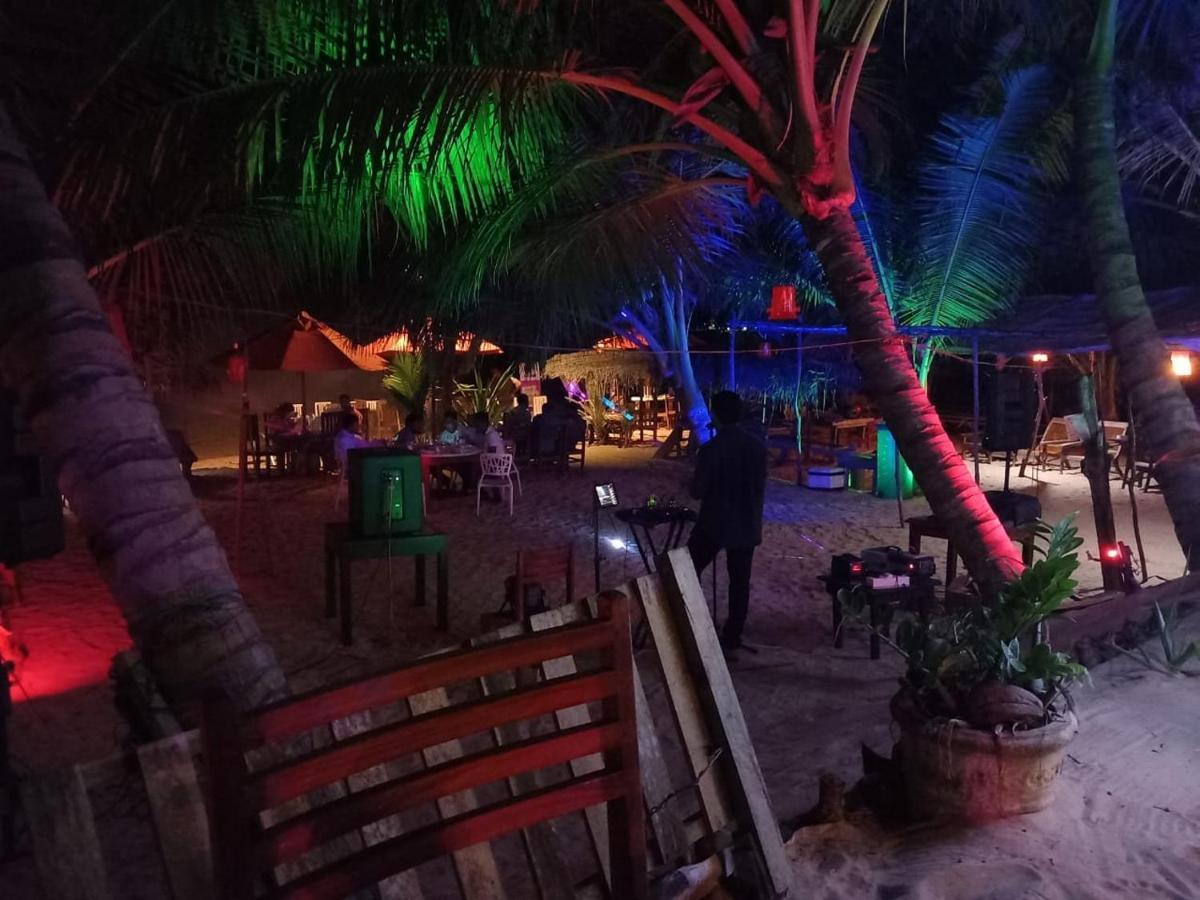 Blue Horizon Beach Hotel Тангале Екстериор снимка